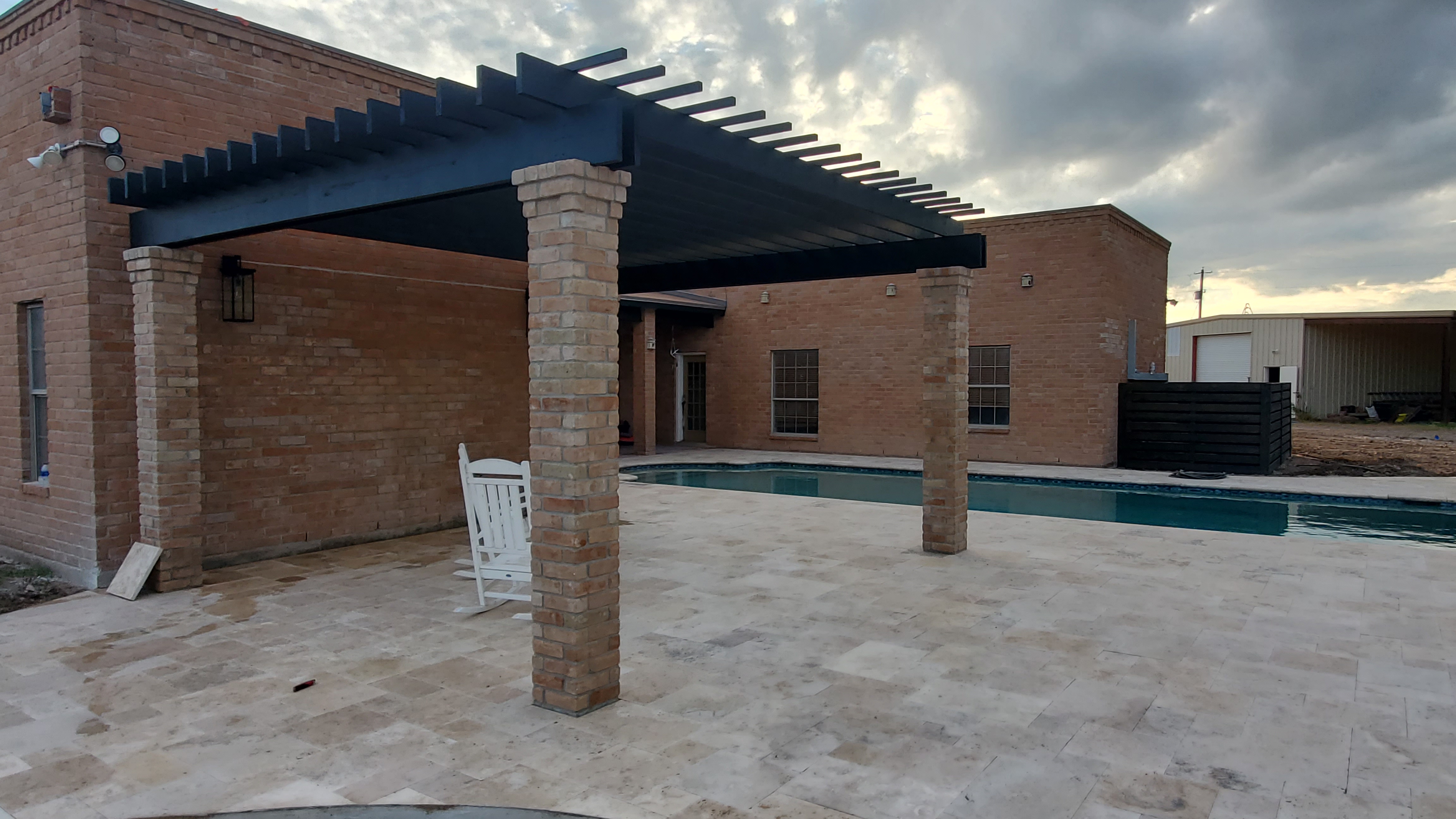 Pabellón de madera en construcción